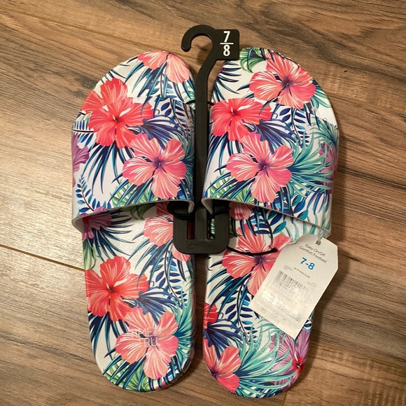 Time and Tru Shoes - Tropical sandals